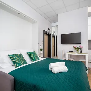 Aleje Jerozolimskie Street Apartment