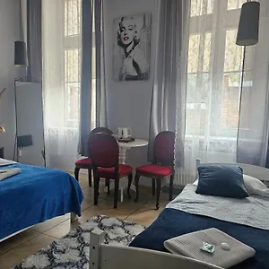 Hostel Deja Vu, Varsó