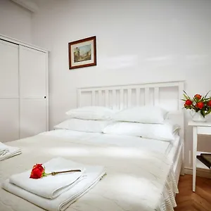 Mariensztat / Old Town Place For Apartment